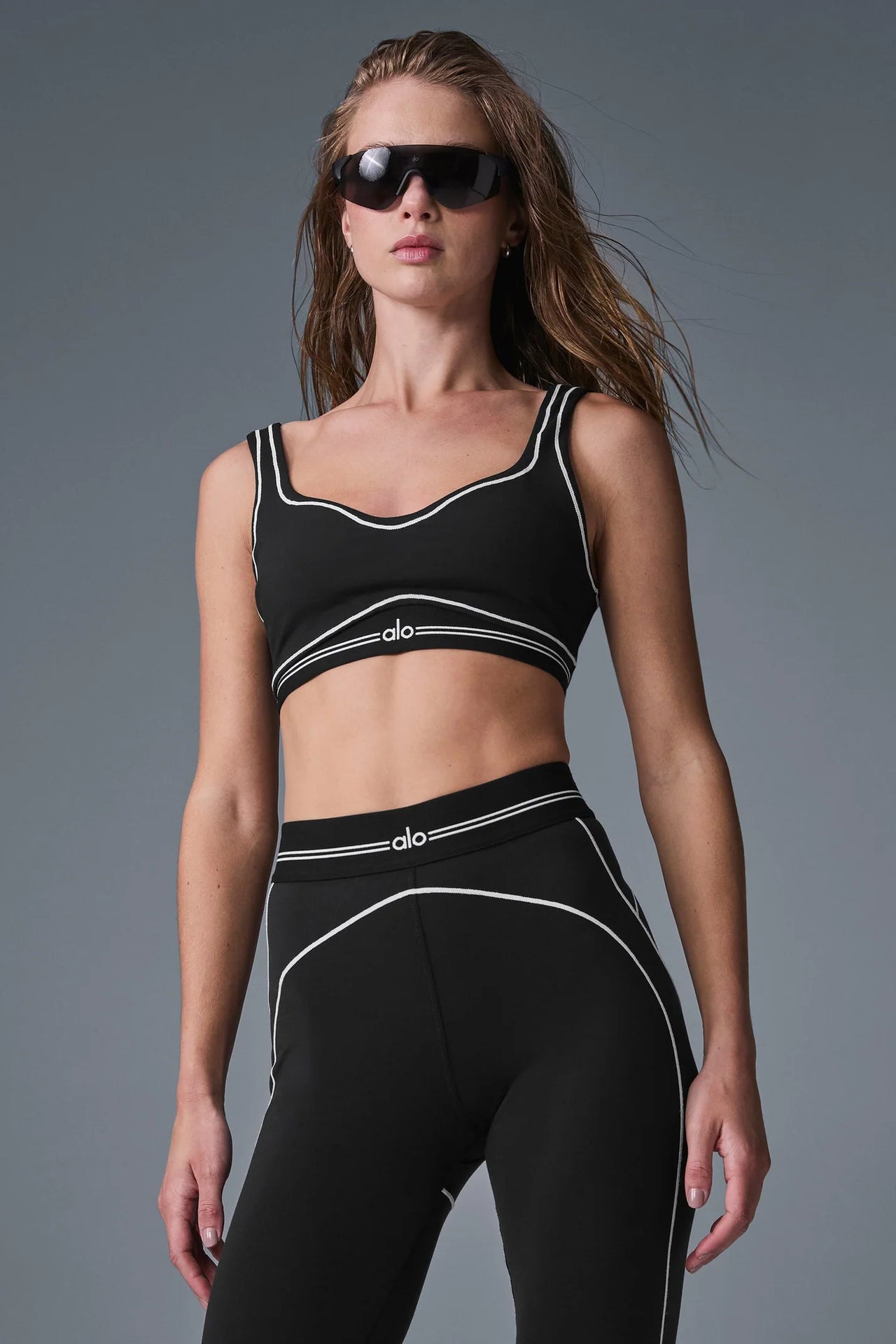 Alo Yoga Airbrush Heart Throb Bra Black